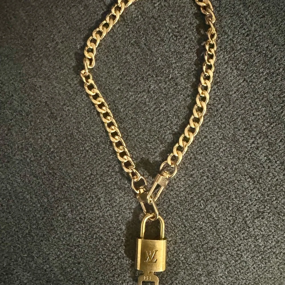 Louis Vuitton Lock & Key Gold #334/unbranded choker necklace/matching bracelet - Picture 2 of 5